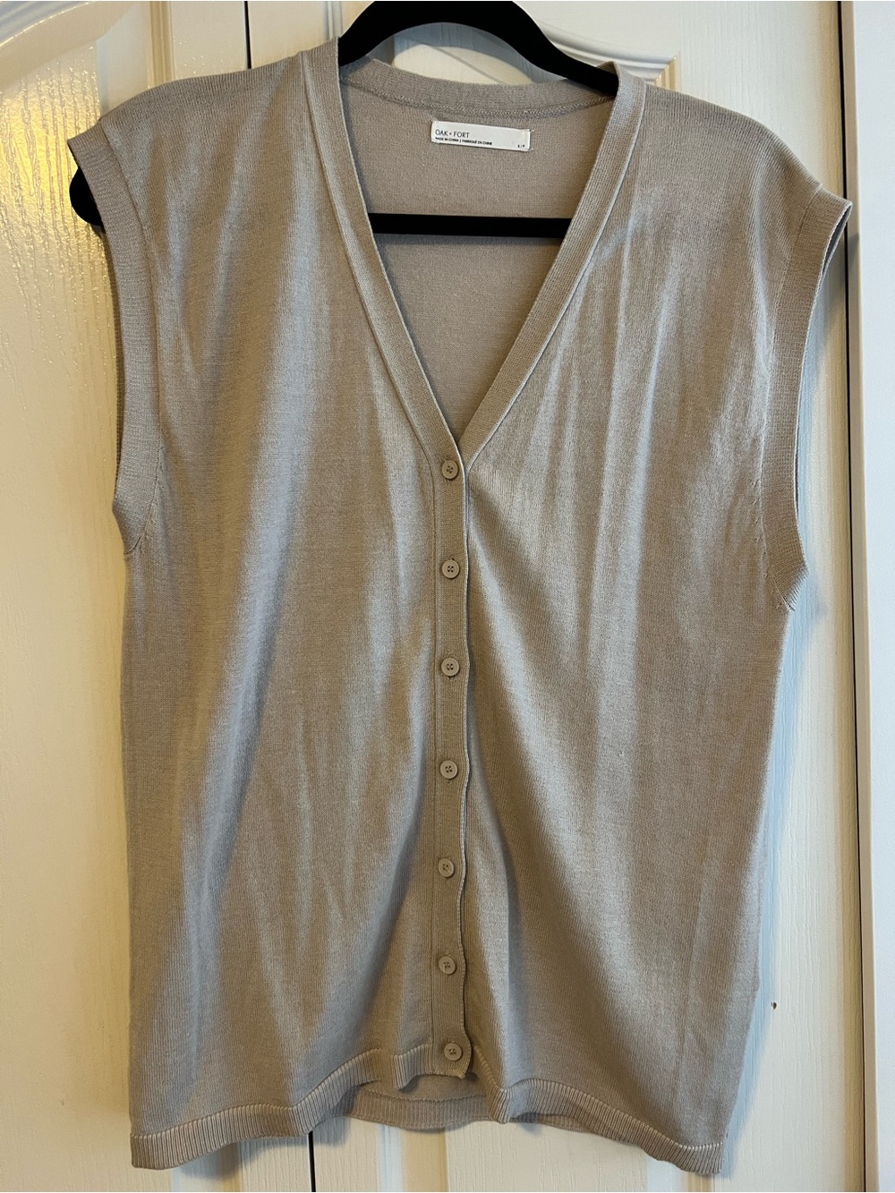 Oak + Fort Sleeveless Button-Front V-Neck Vest in Taupe